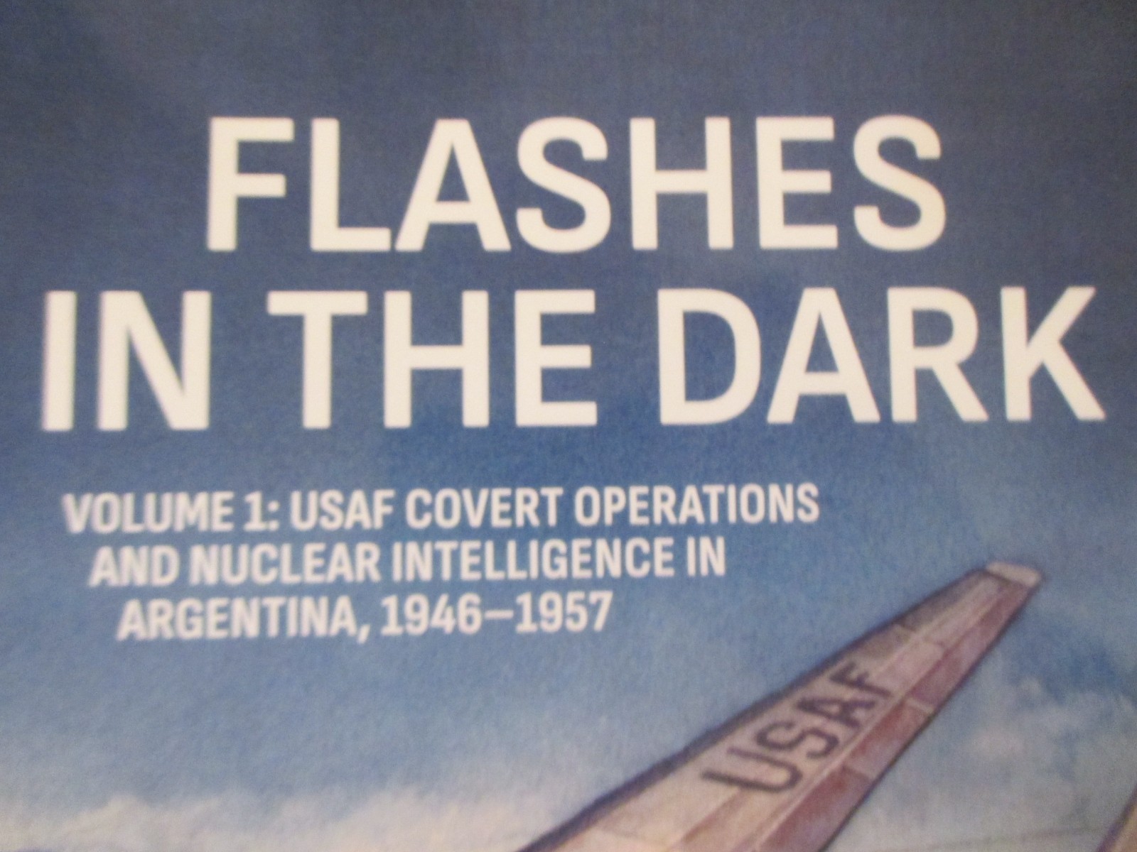 Flashes in the Dark Volume 1 : Nuclear Espionage in Argentina, 1946-1957 LA 50