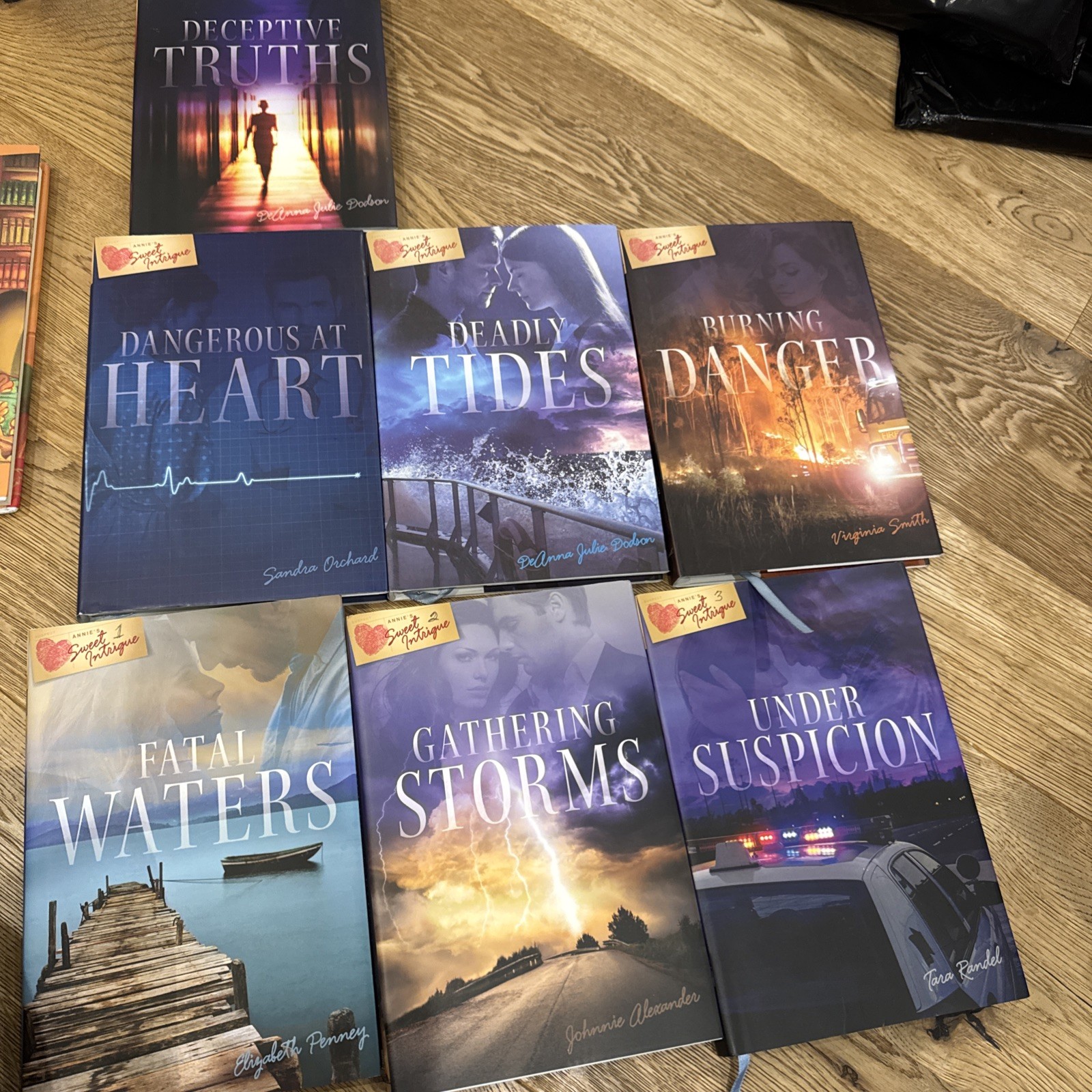 Annie&rsquo;s Sweet Intrigue Mystery Series HC/DJ LOT of 7 books -Flat $9.99 Shipping