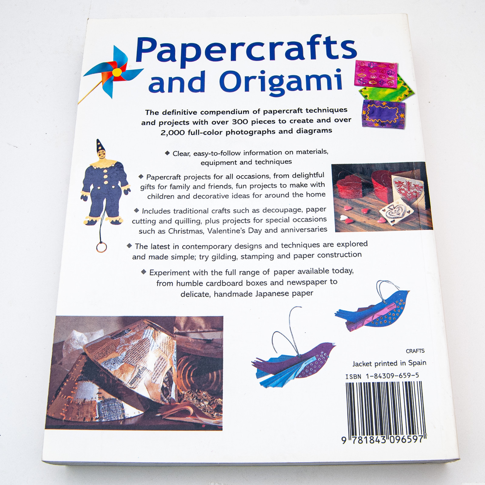 Papercrafts and Origami, Crafting, Softcover, 512 Pages, Hermes House 2002
