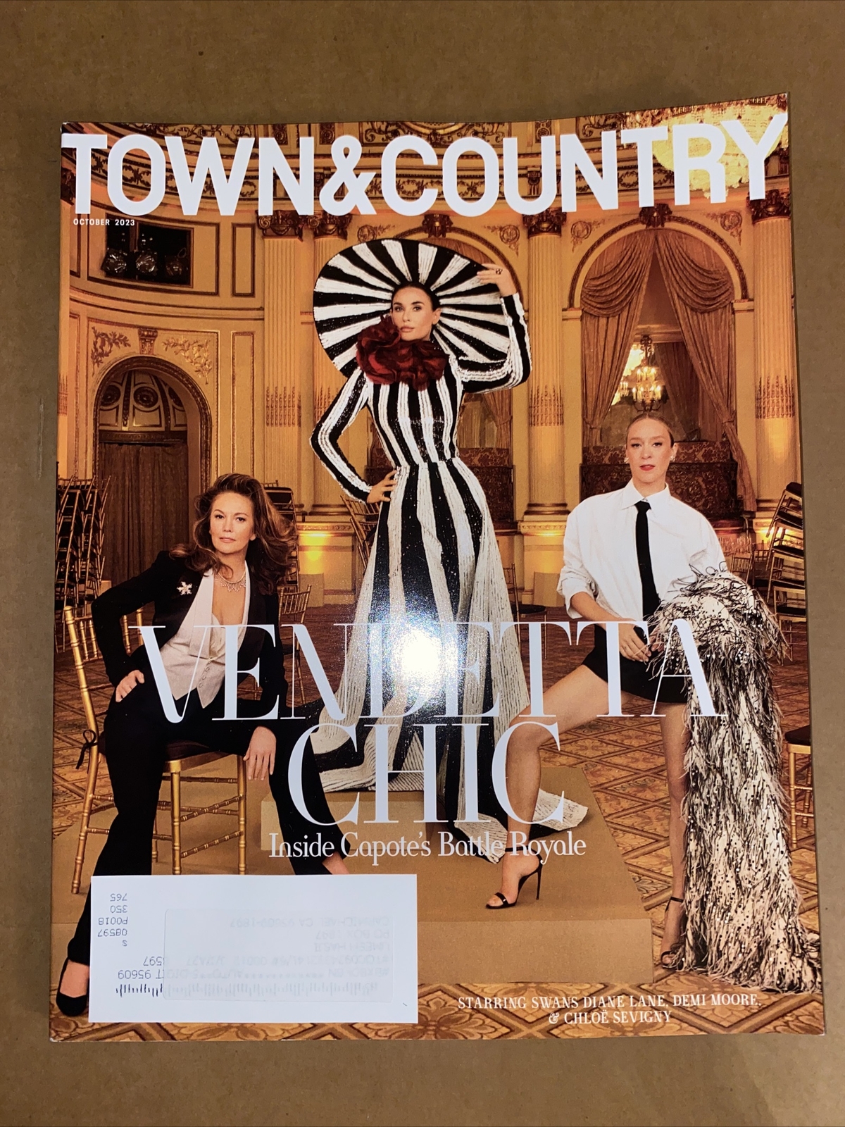 TOWN & COUNTRY MAGAZINE OCTOBER 2023- VENDETTA CHIC 138 PAGES FREE SHIPPING USA