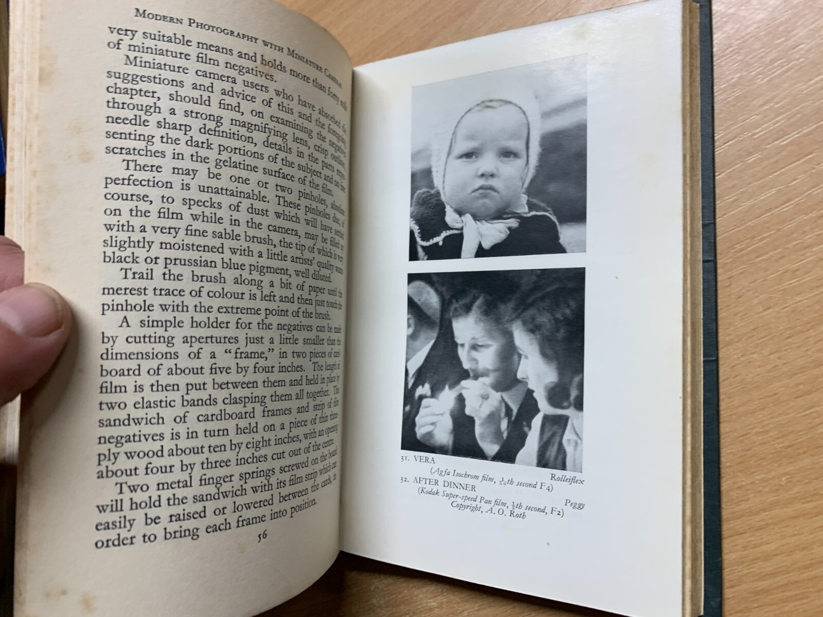 1934 « MODERN PHOTOGRAPHY WITH MODERN MINIATURE CAMERAS » SMALL HARDBACK BOOK (P2)