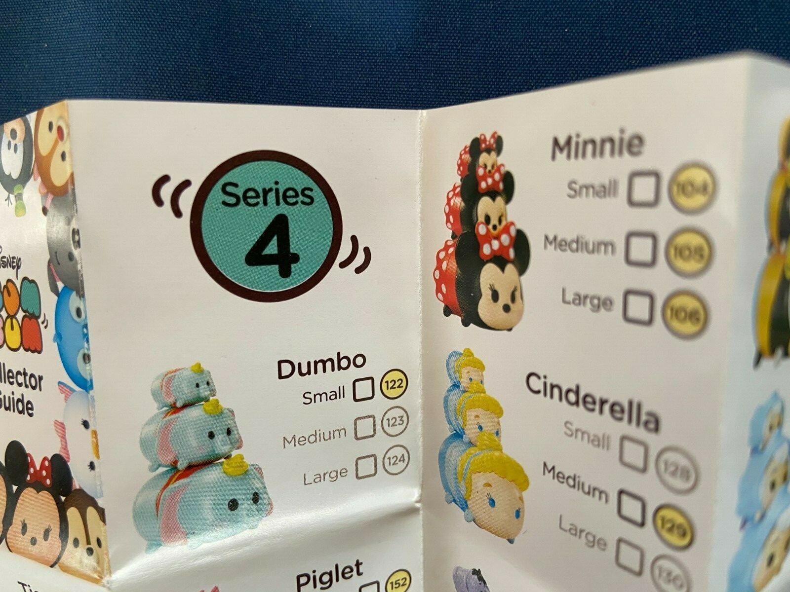 Tsum Tsum Vinyl Small Collector&rsquo;s Guide Series 4 *NEW/Nice Condition* pp1