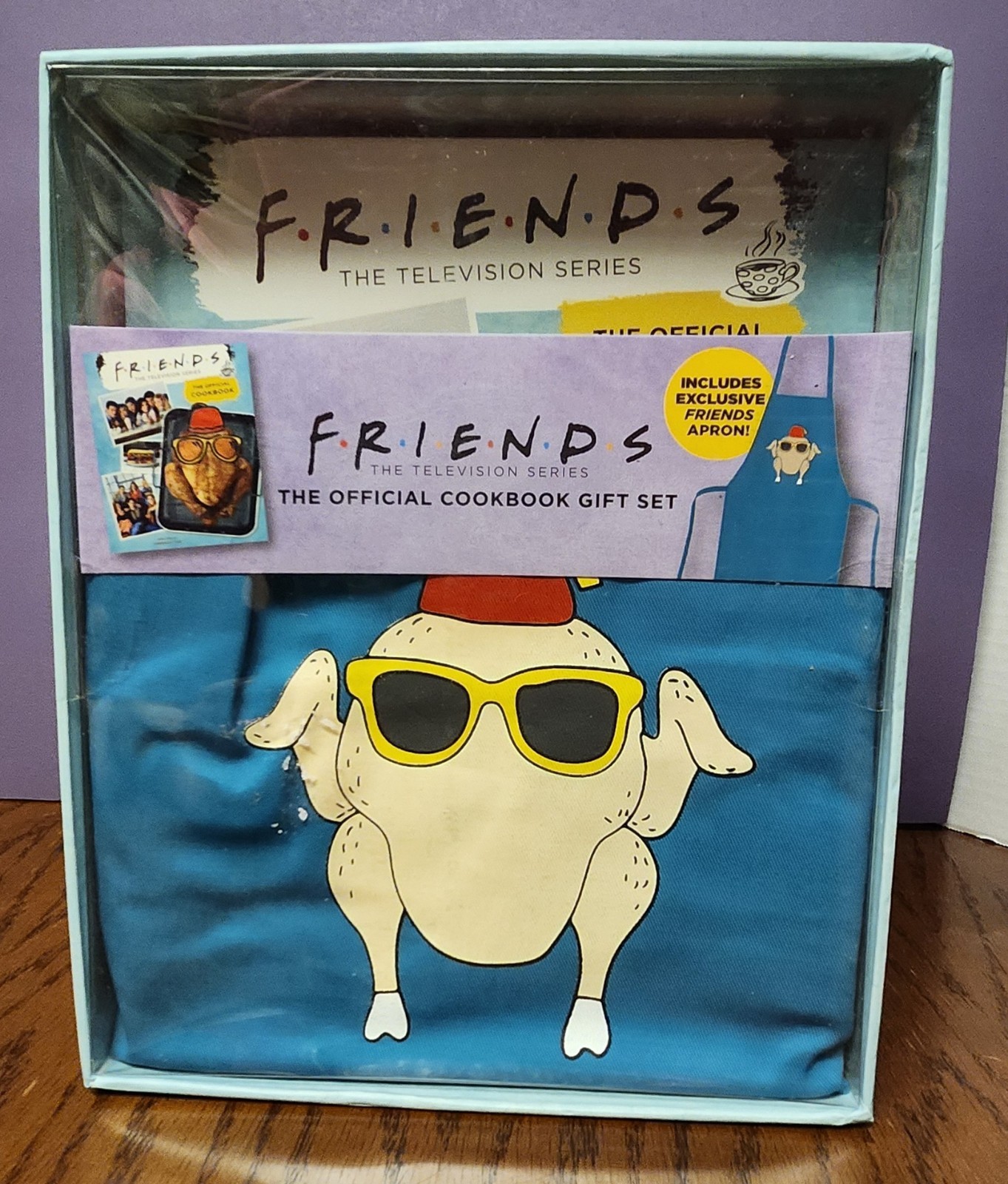 Friends the Official Cookbook Gift Set: Apron & Cookbook