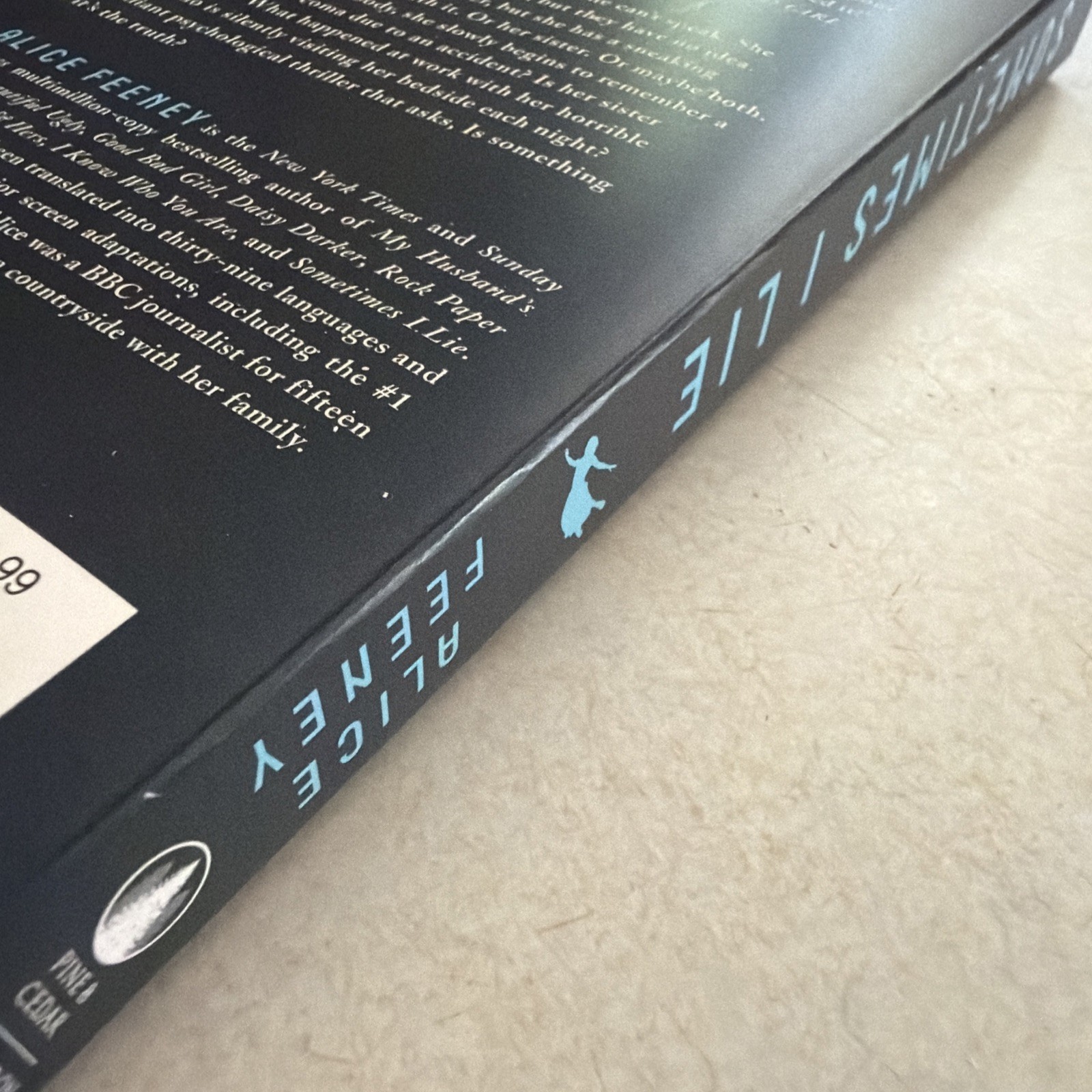 Sometimes I Lie: A Novel – Paperback By Feeney, Alice – VERY GOOD