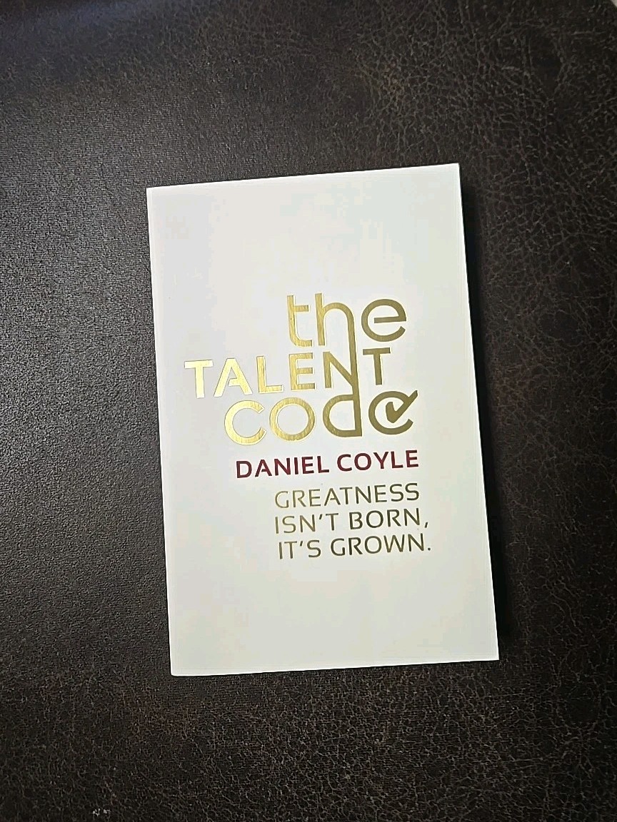 The Talent Code: Greatness Isn&rsquo;t Born. It&rsquo;s – Paperback, by Coyle Daniel – Good