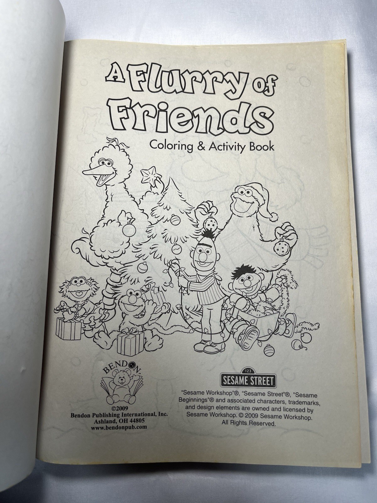 2009 Sesame Street A Flurry of Friends Coloring Activity Book 288 Pages New