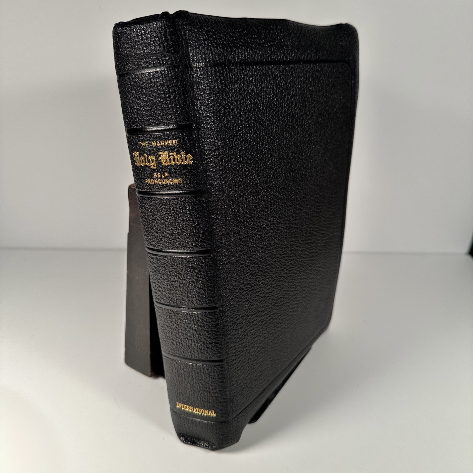 1928 The Marked Holy Bible Self Pronouncing Winston International Leather Gilt
