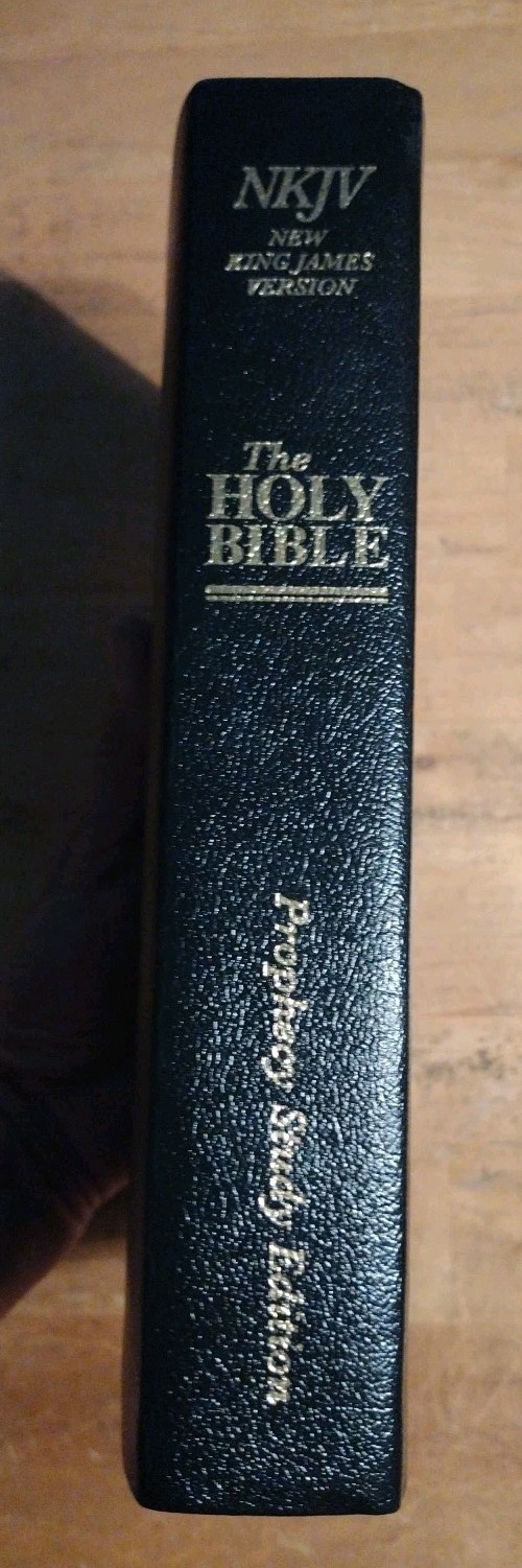 The Holy Bible Prophecy Study Edition. Nelson. 2008. Genuine Leather (8.5&Prime; x 6&Prime;)