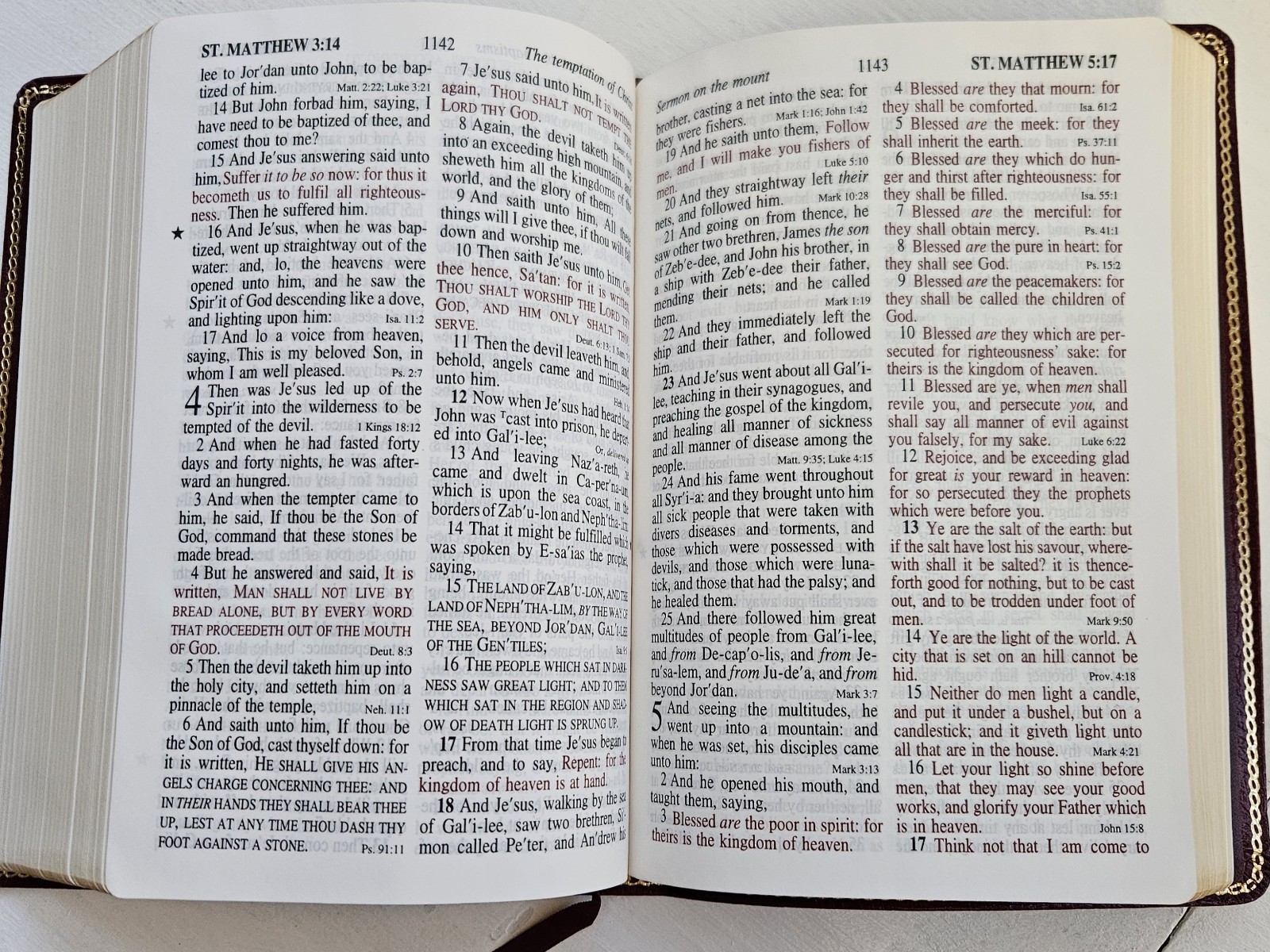 KJV Handi Size Giant Print Reference Bible. Genuine Leather, Like New In Box.