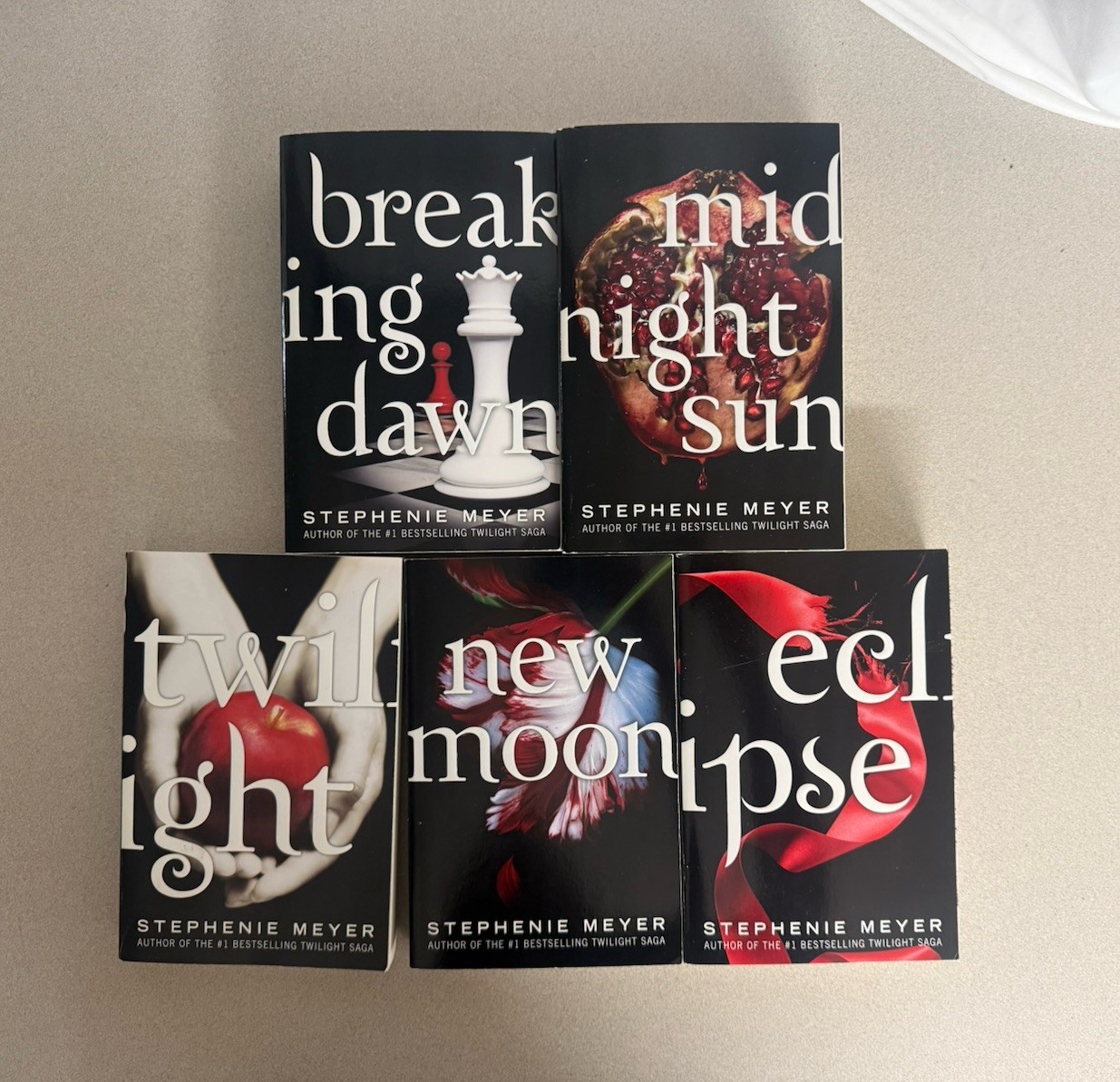 Twilight Saga Complete Series 5 Book Set Stephenie Meyer Paperback Lot New Cover