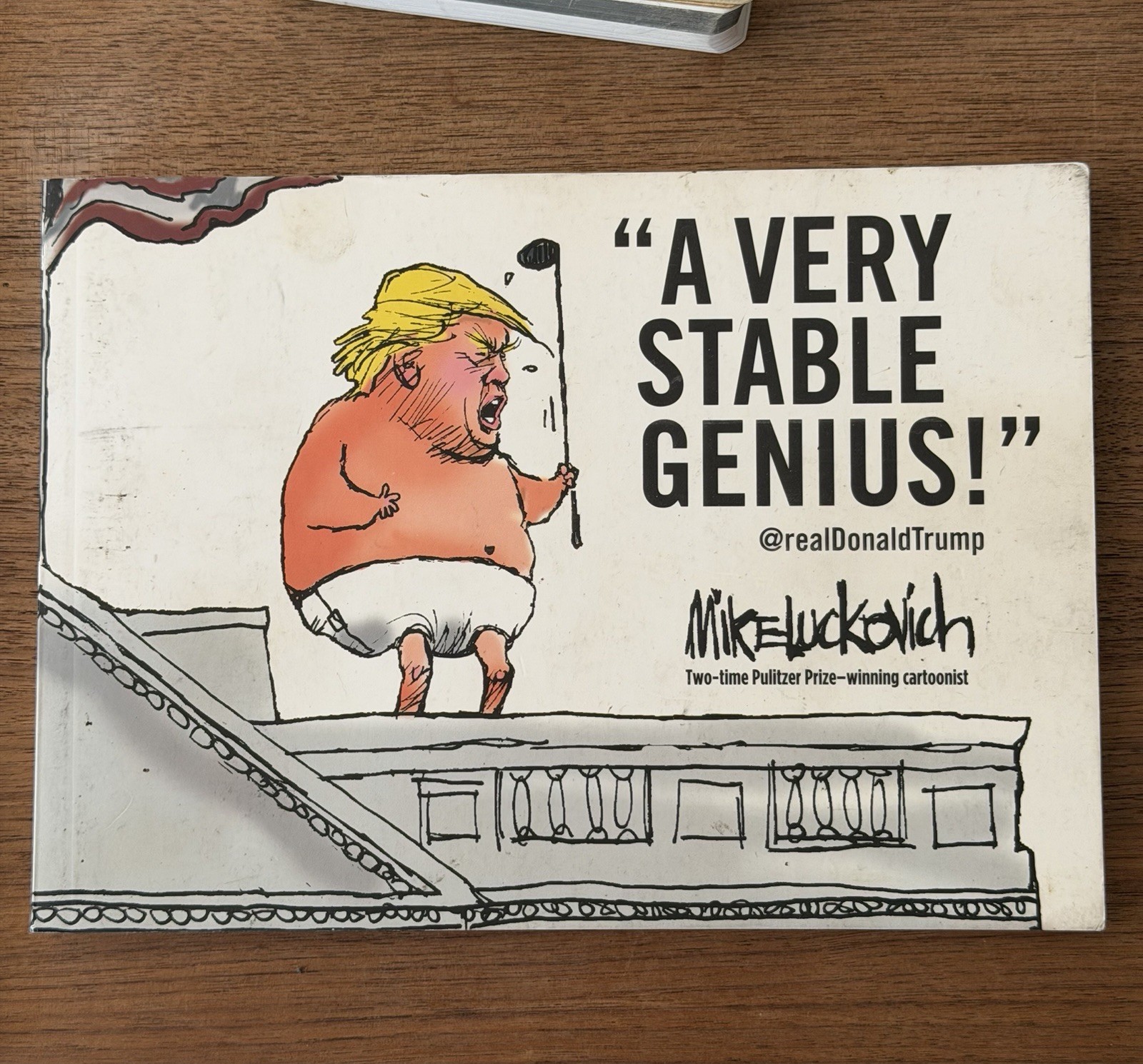 « A VERY STABLE GENIUS » -Cartoons by Mike Luckovich Softcover Book 206 Pages 2018
