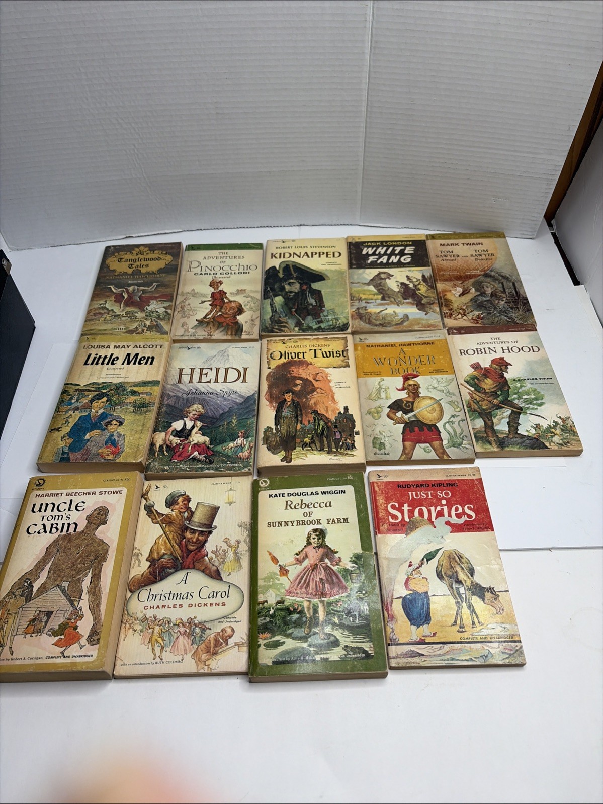 Lot of 14 Vintage 1960s Airmont Classics Children&rsquo;s Paperbacks Books.robin Hood