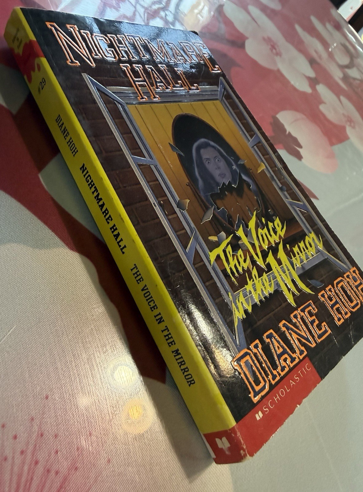 Voice in the Mirror by Diane Hoh (1995, Trade Paperback) 1st Printing.