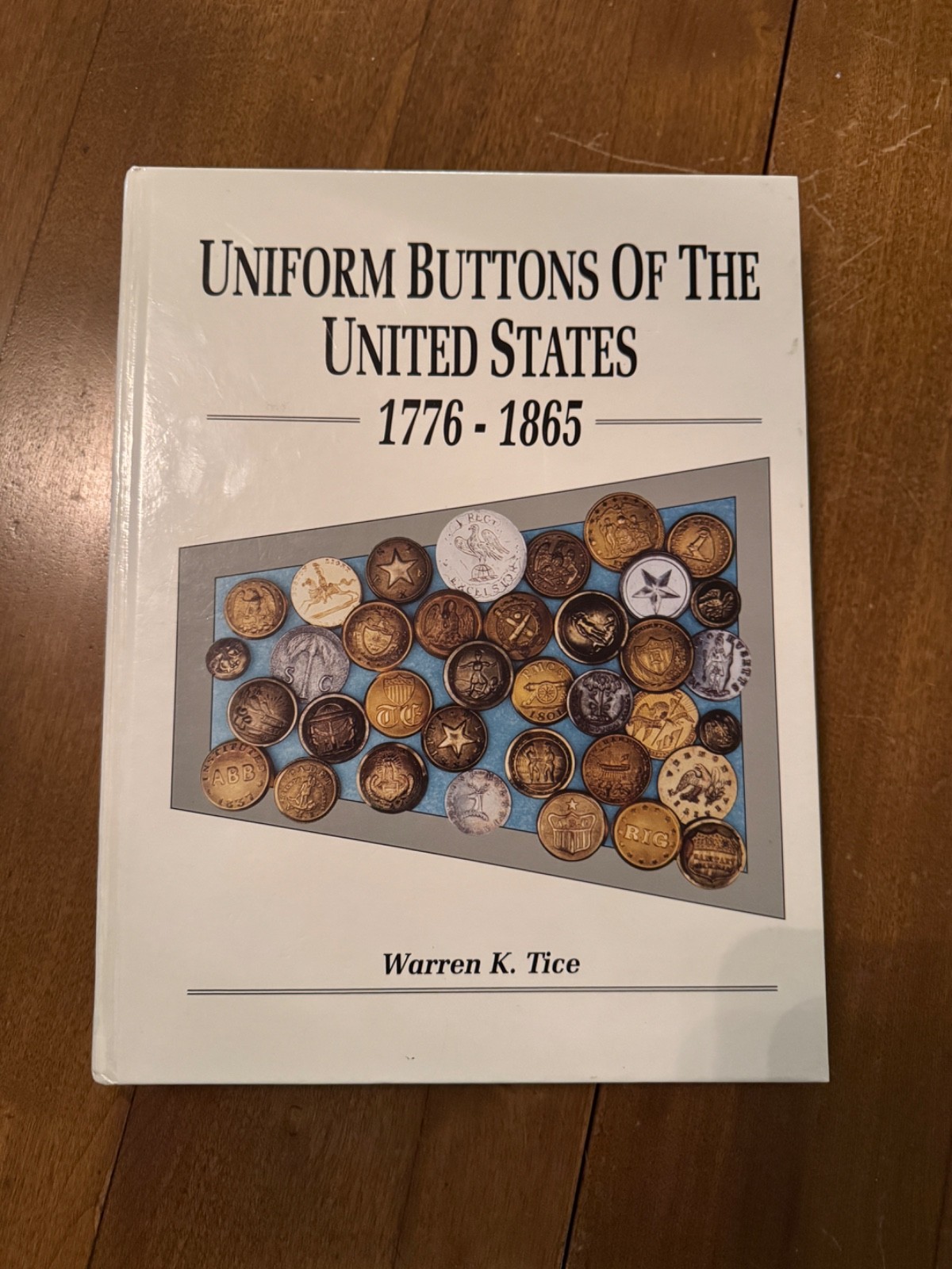 WARREN TICE&rsquo;S « UNIFORM BUTTONS OF THE UNITED STATES » REFERENCE BOOK VERY CLEAN