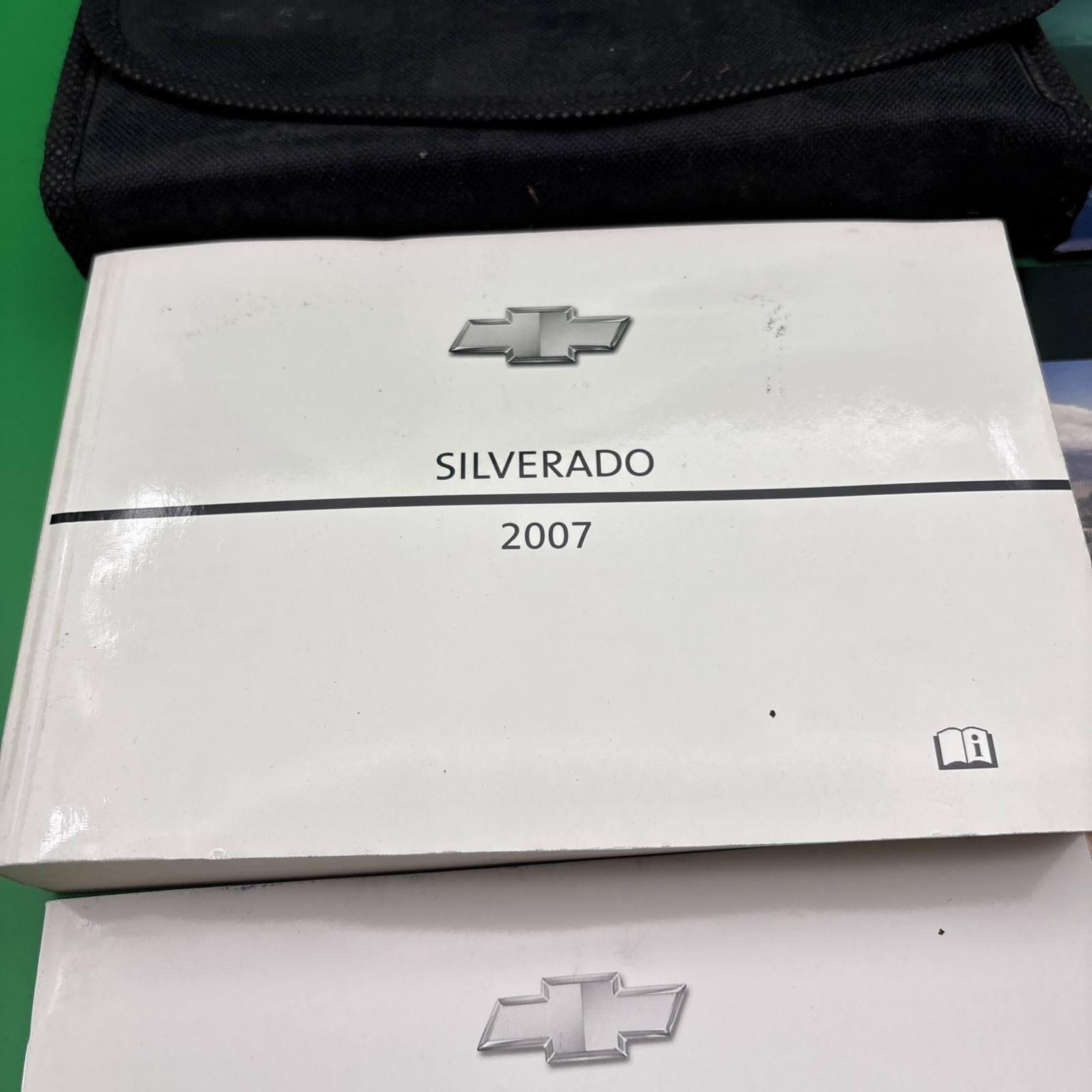 2007 Chevrolet Silverado Classic Owners Manual With Case And Free Shipping