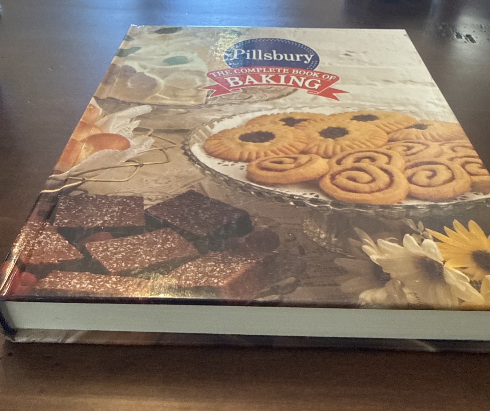 Complete Book of Baking Pillsbury Cookbook 1993 Hardcover 512 Pages Of Recipes