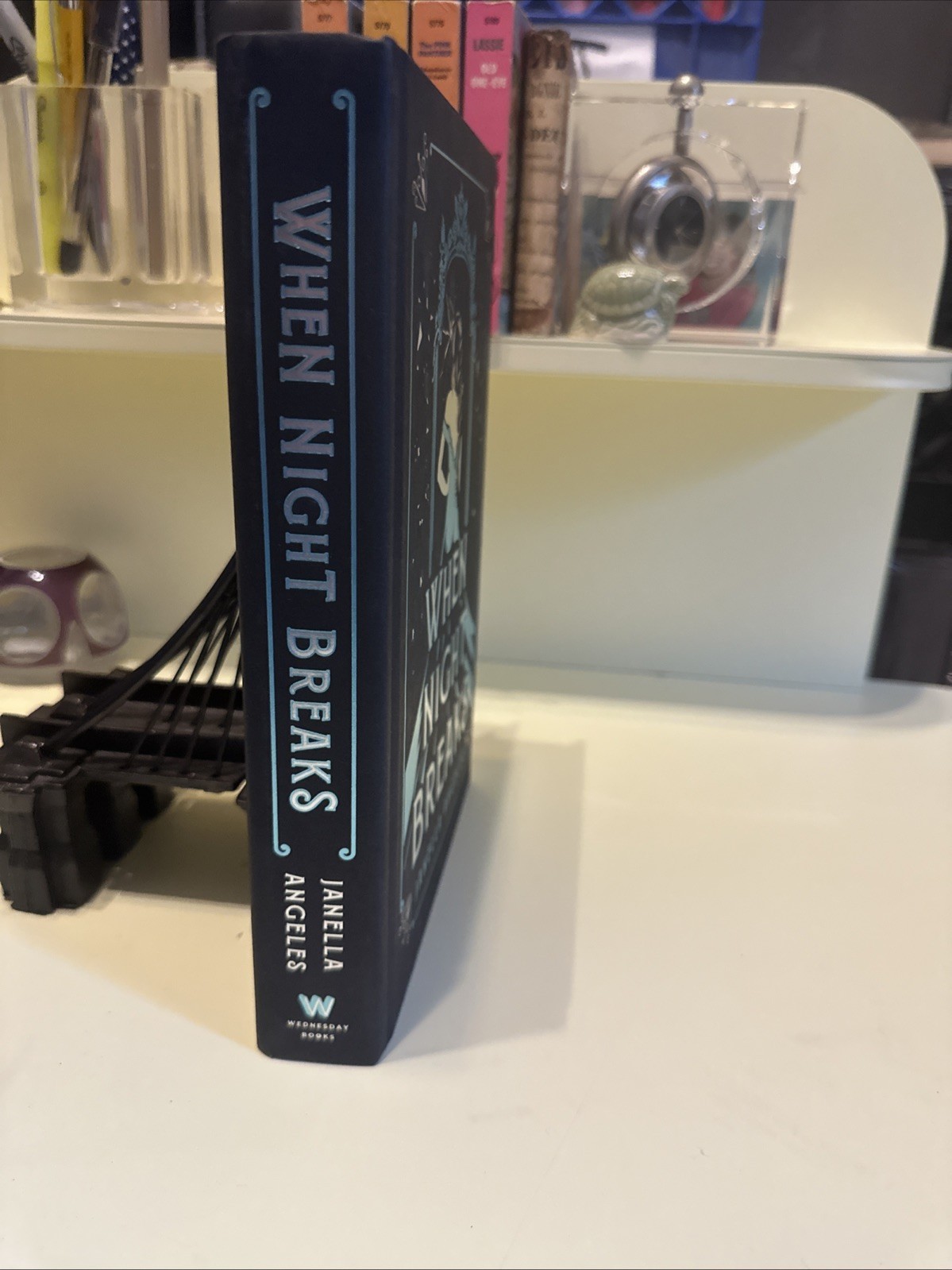 SIGNED FIRST EDITION WHEN NIGHT BREAKS JANELLA ANGELES HC COLLECTIBLE BOOK L4