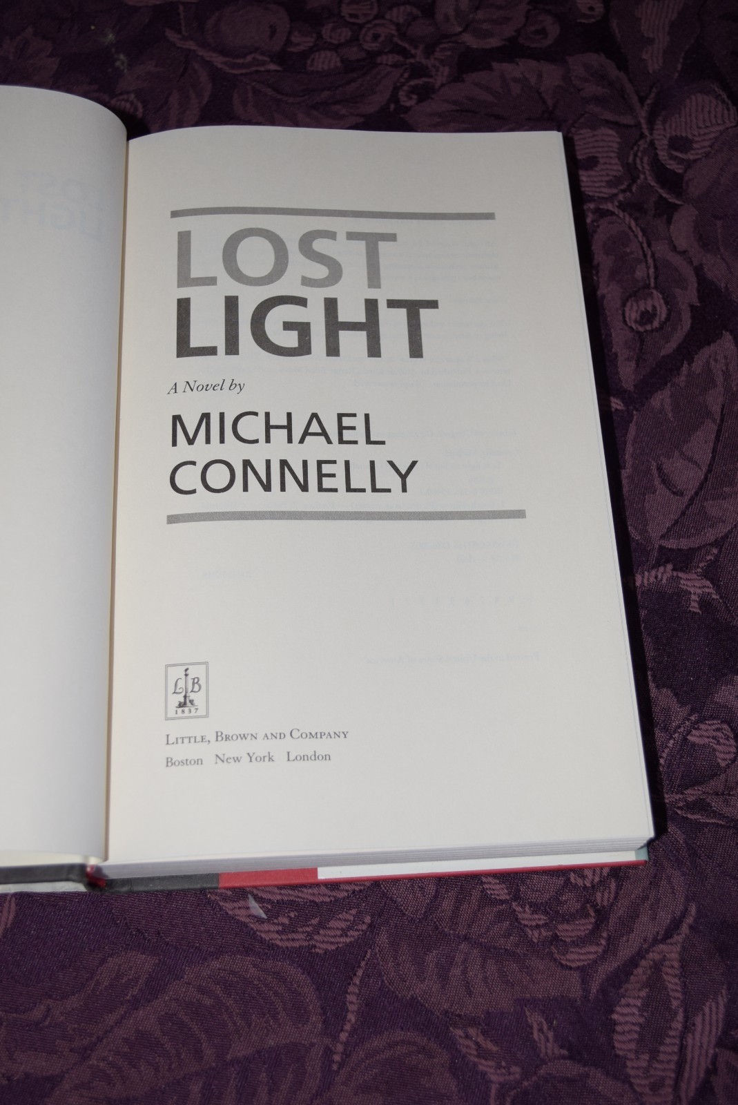 LOST LIGHT by Michael Connelly HC/DJ 1st Edition 1st Printing HC/DJ Nice!