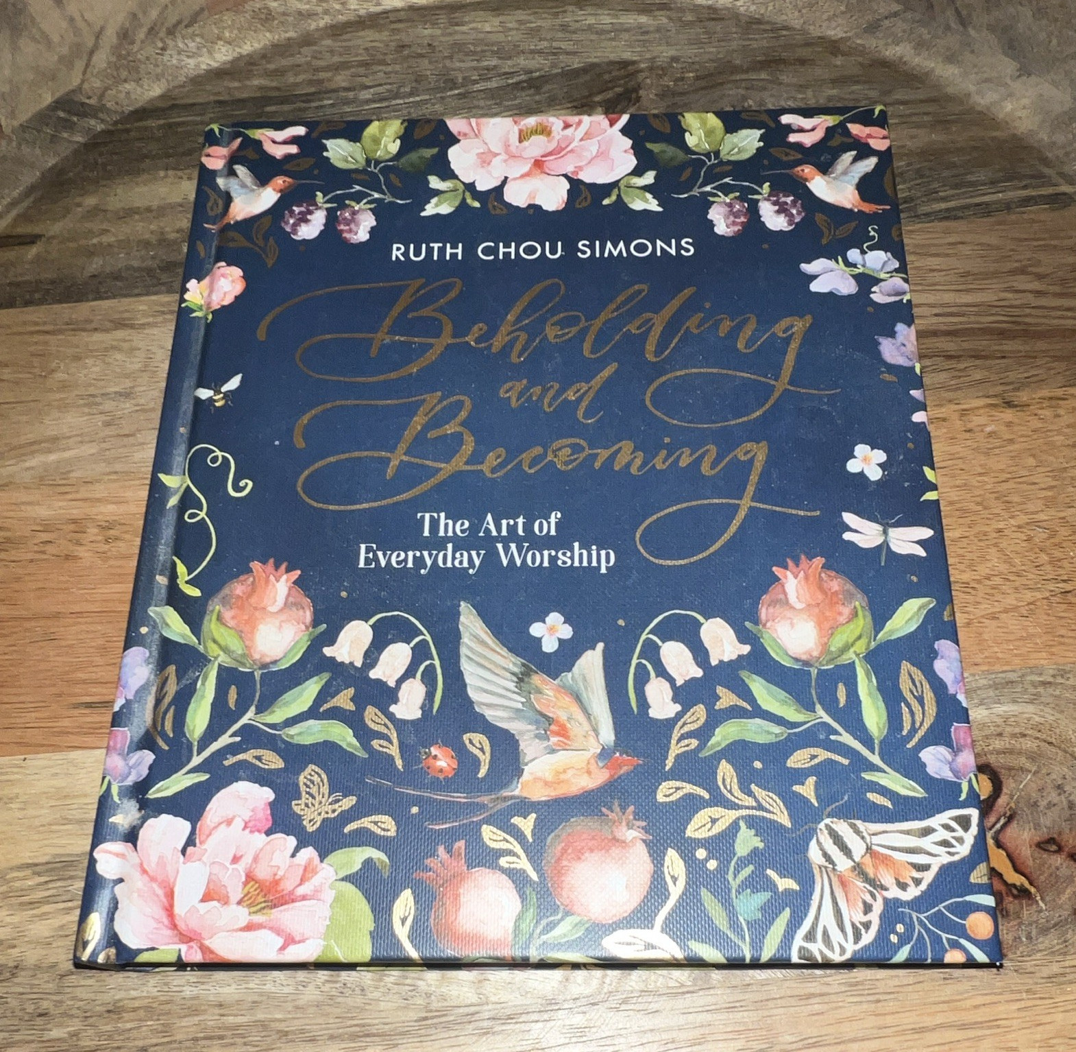 Ruth Chou Simons Beholding and Becoming: Everyday Worship HC 2019