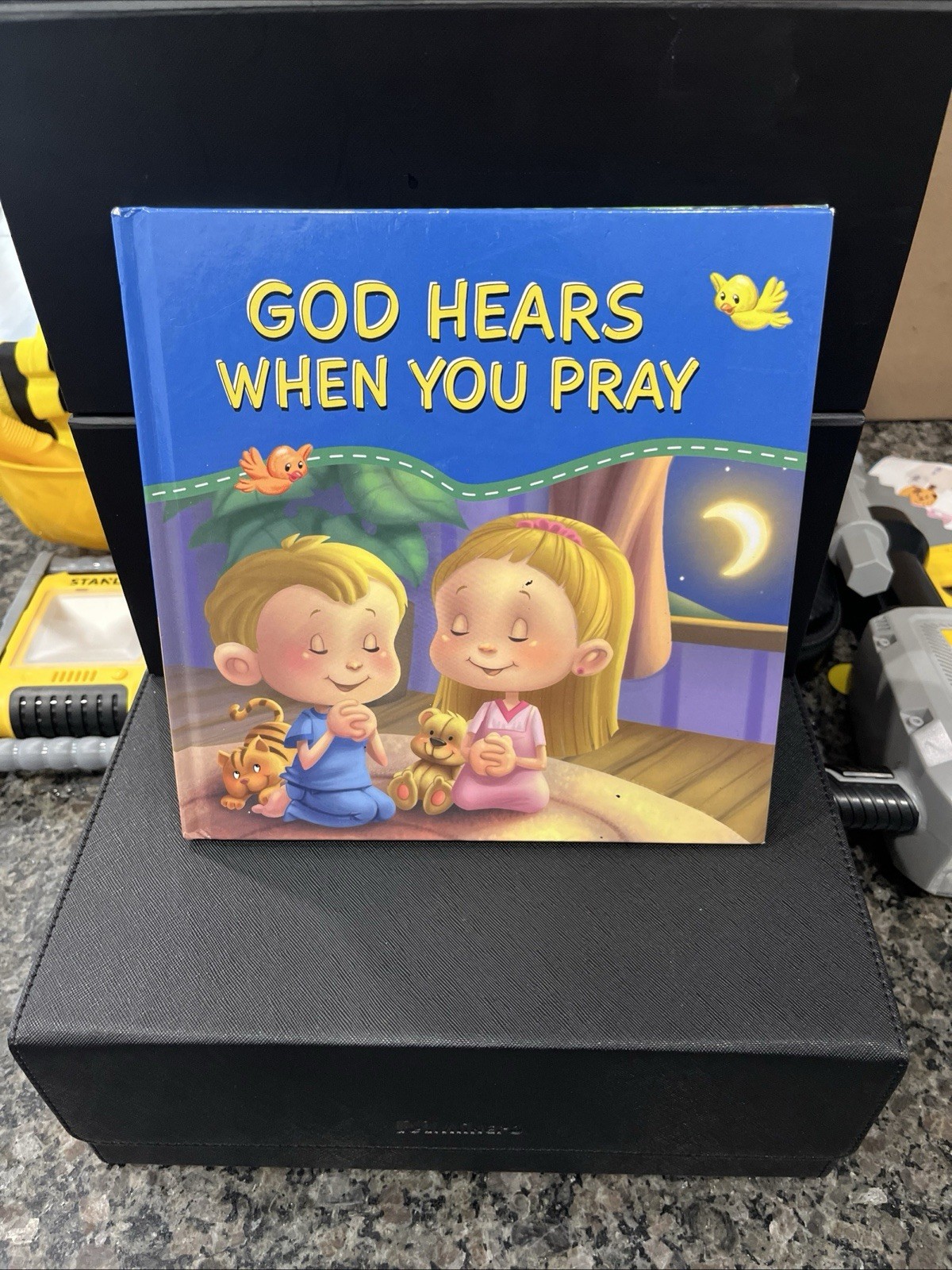 God Hears When You Pray – Hardcover By Agnes and Salem de Bezenac – VERY GOOD