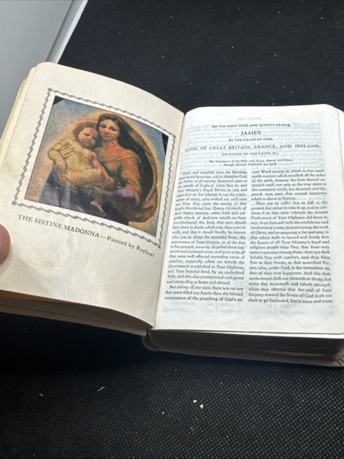 Holy Bible KJV World 01225 White Pocket 5.5 in Vintage Great Britain Gold Edges