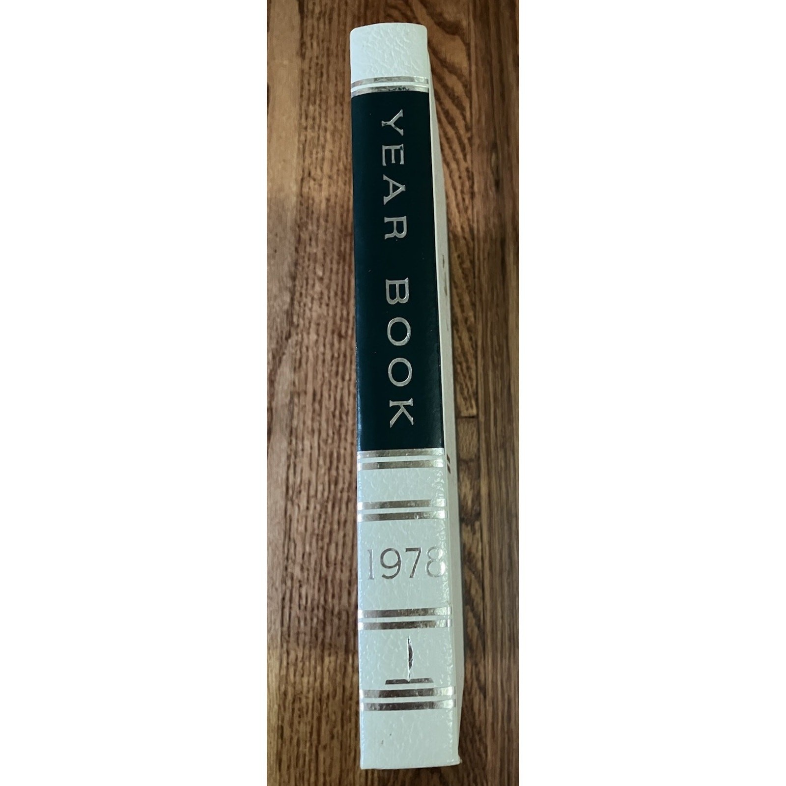 1978 The World Book Encyclopedia Yearbook 1977 Year in Review 608 Pages