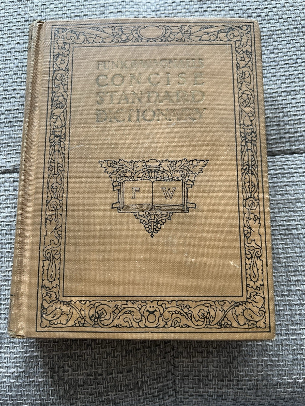 Funk & Wagnalls Concise Standard Dictionary Of The English Language 1942