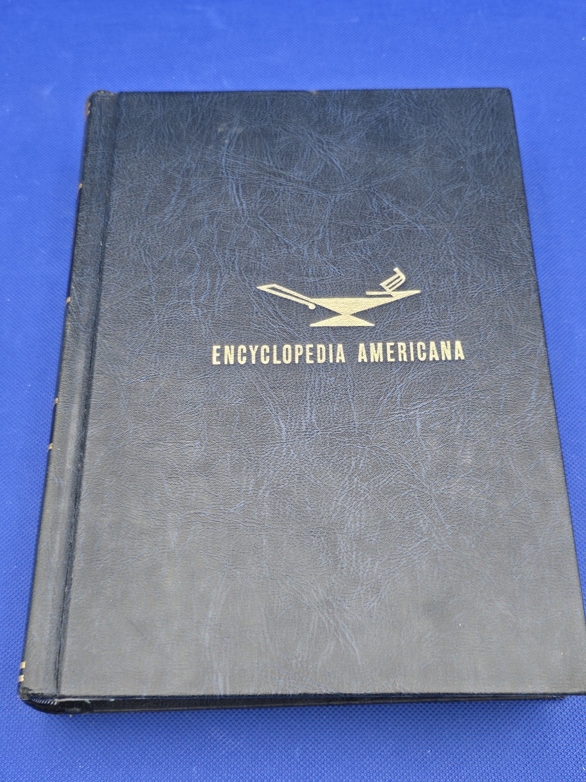 Encyclopedia Americana 1965 Complete Set 30 Volumes 1-30 Good condition