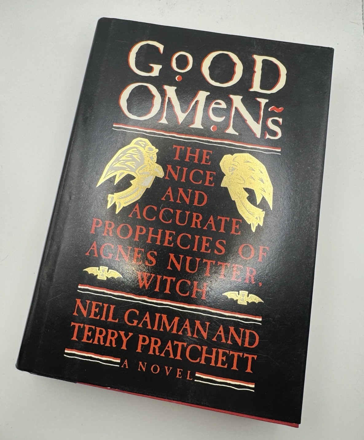GOOD OMENS by Neil Gaiman and Terry Pratchett 1990 Hardcover FIRST PRINTING