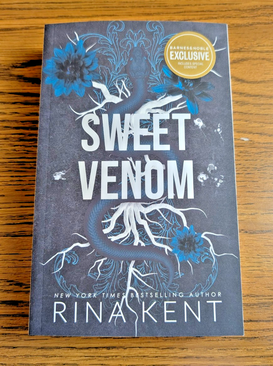 Sweet Venom Barnes & Noble Deluxe Edition Sprayed Edge with Couple Art BRAND NEW