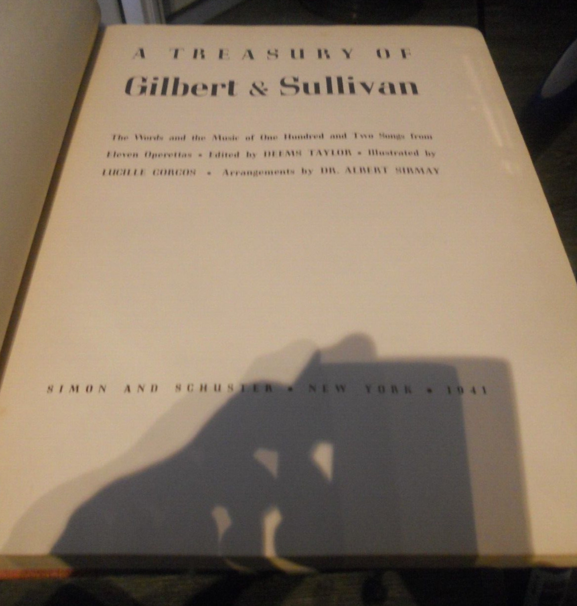 A TREASURY OF GILBERT @SULLIVAN SIMON @ SHUSTER ANTIQUE