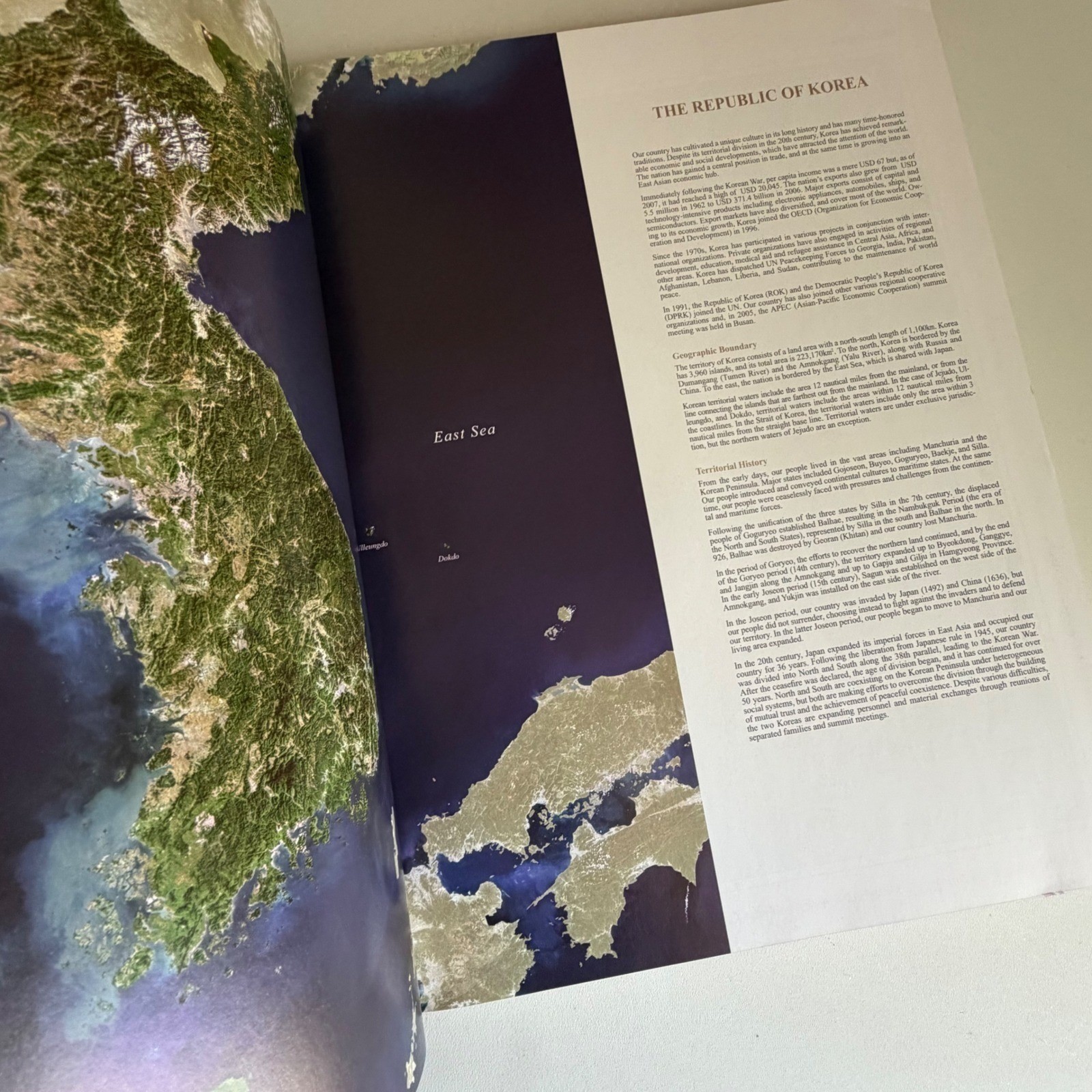 The National Atlas of Korea 2009 Hardcover Book with Slipcase NGII English Ed