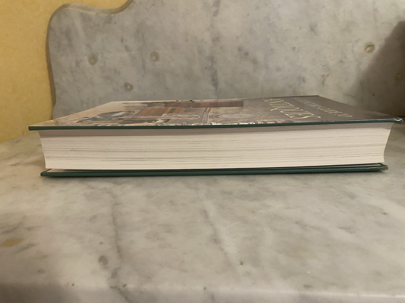 Collector&rsquo;s Guide to Antiques RARE Rebo Productions Hardback Book 600 pages