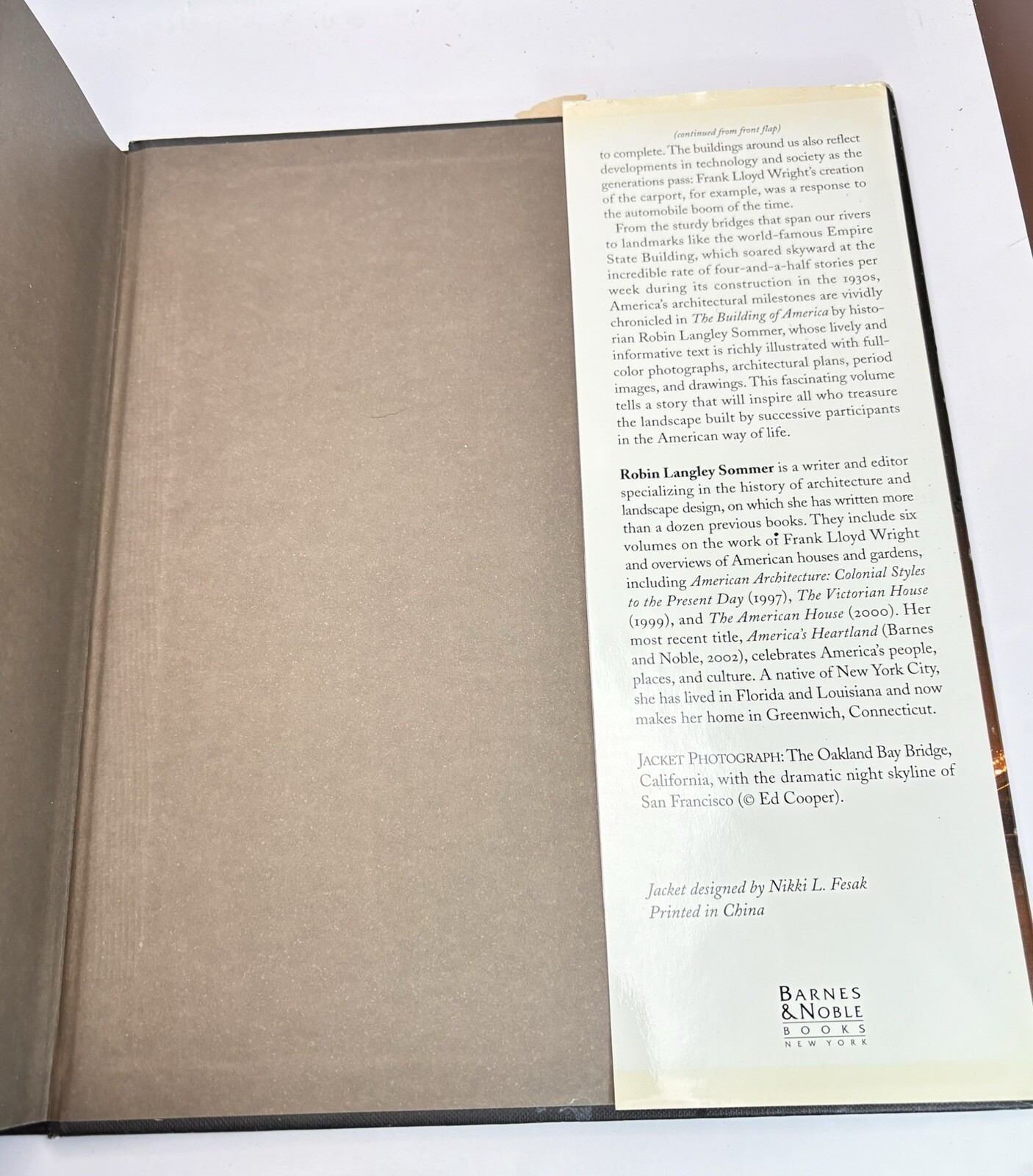 THE BUILDING OF AMERICA: 100 GREAT LANDMARKS BY ROBIN LANGLEY (HC/DJ) VGC