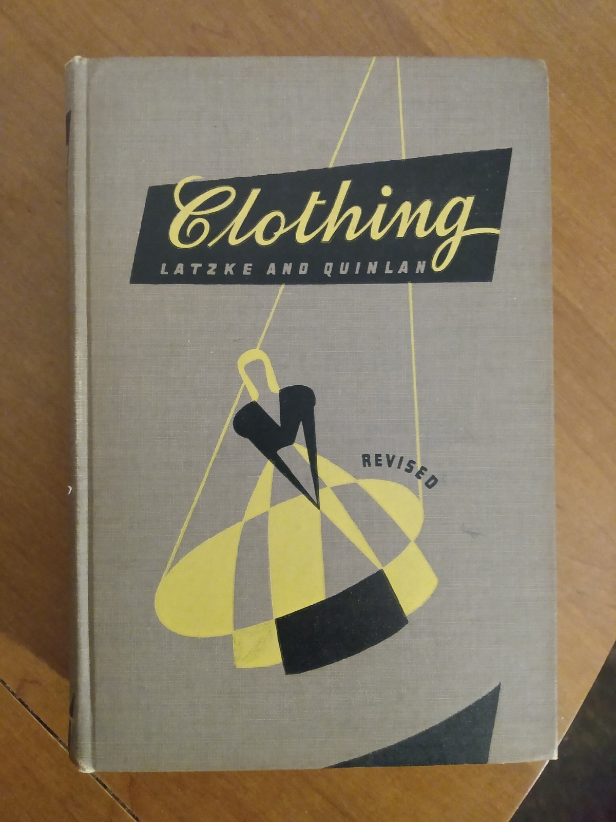 ~ CLOTHING An Introductory College Course Latzke Quinlan Revised 2nd Ed 1949 ~