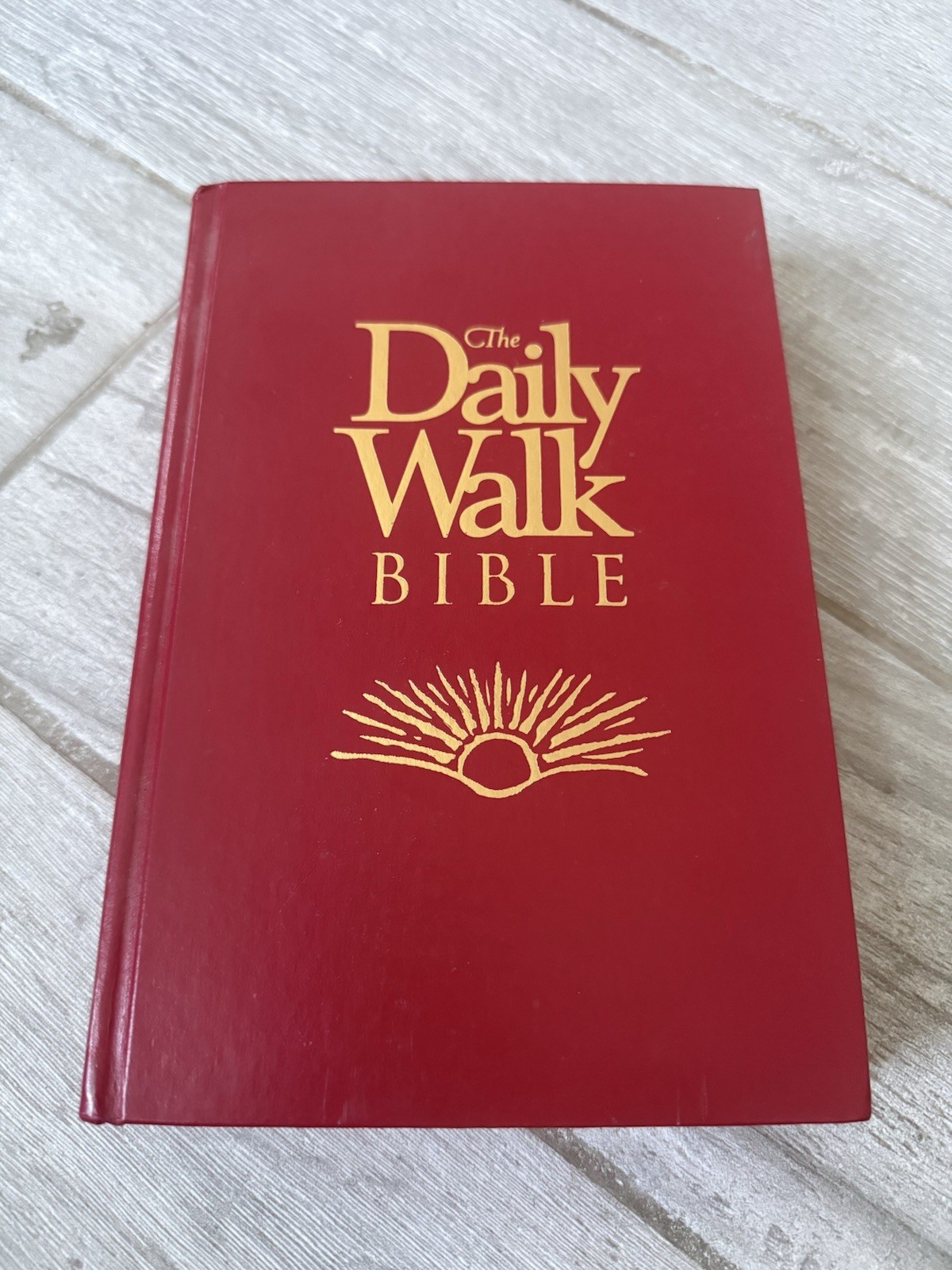 📅 The Daily Walk Bible NLT 1996 Hardback, Read Through The Bible In A Year