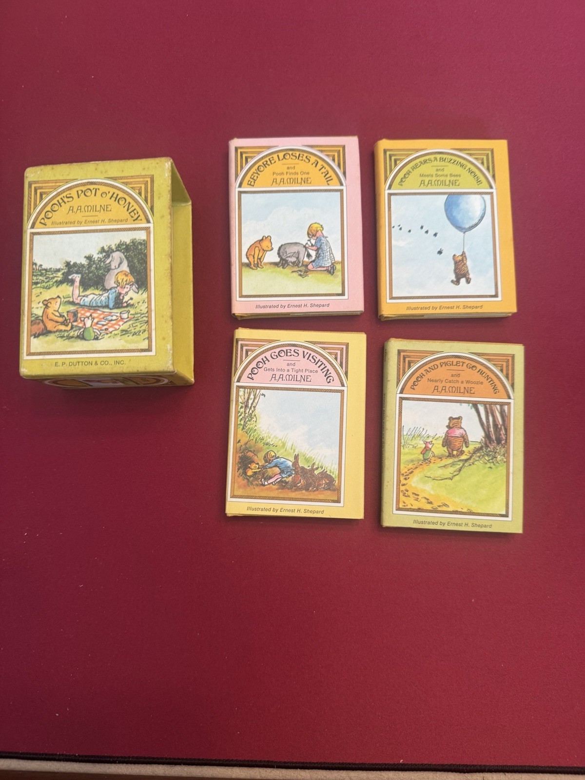 POOH&rsquo;S POT O&rsquo;HONEY 1968 Vintage Mini Book Set Boxed