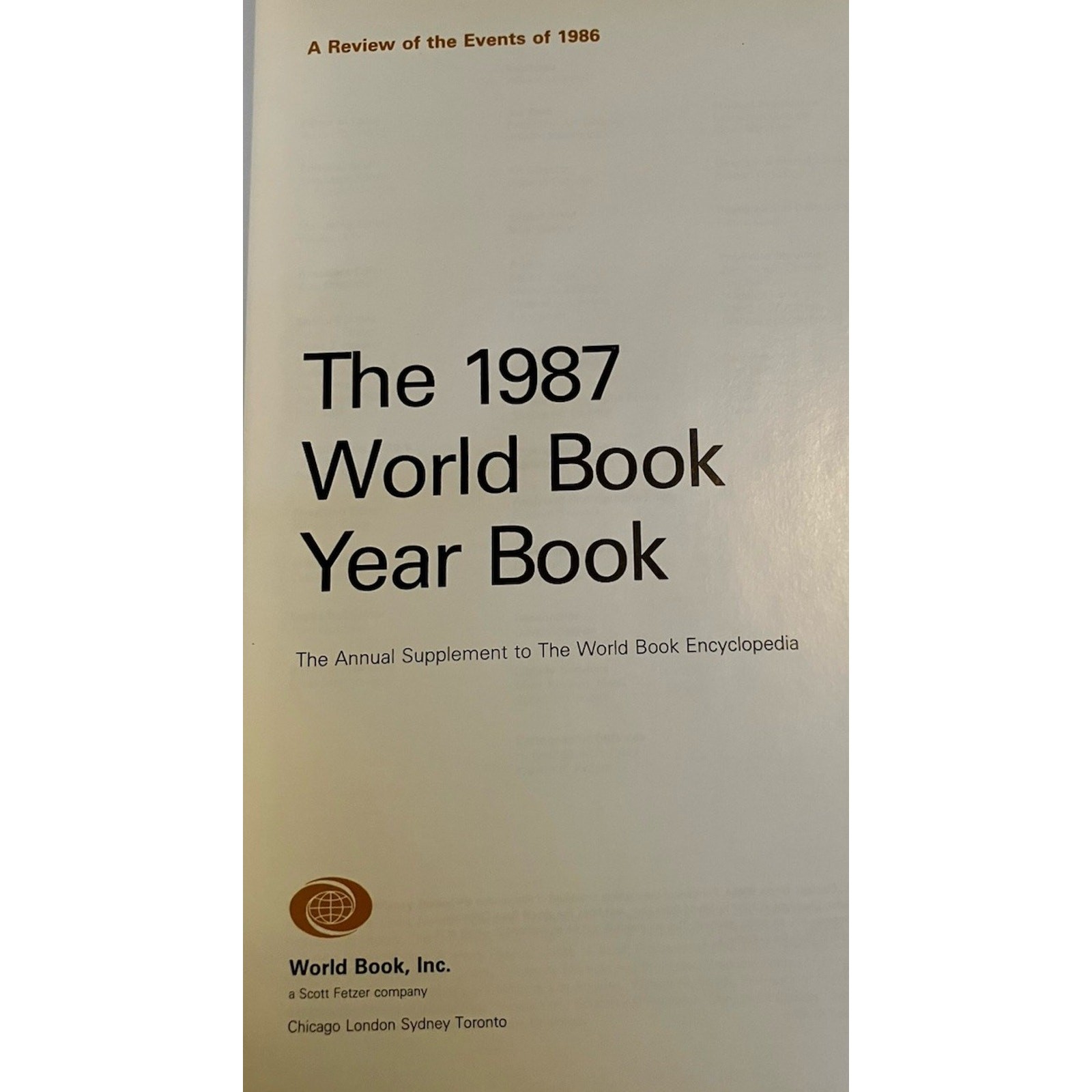 1987 The World Book Encyclopedia Yearbook 1986 Year in Review 608 Pages