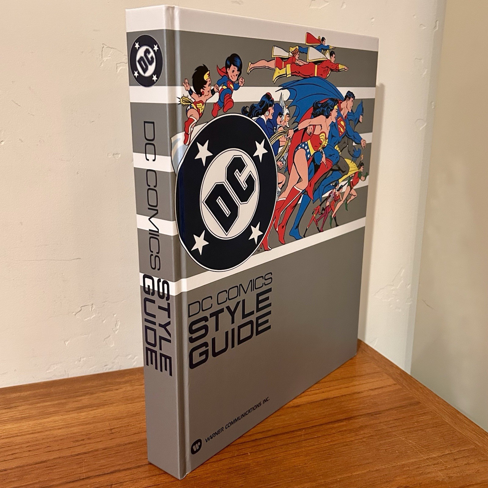 DC COMICS STYLE GUIDE 1982/2024 Standards Manual 1st Prt. Batman Superman AS NEW