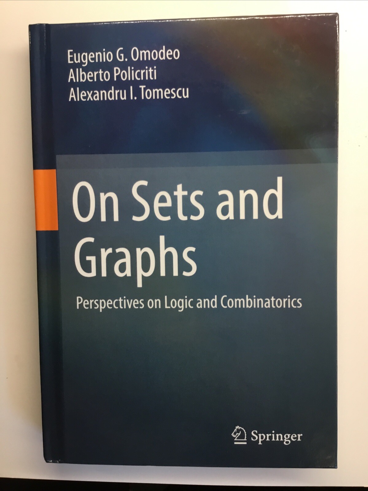 On Sets and Graphs : Perspectives on Logic and Combinatorics by Alberto…