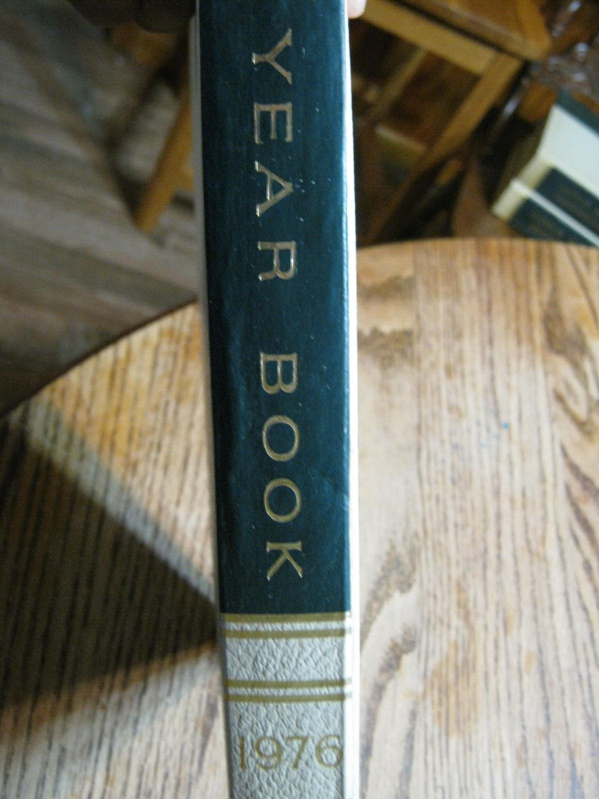 The World Book Yearbook 1976, 608 pages