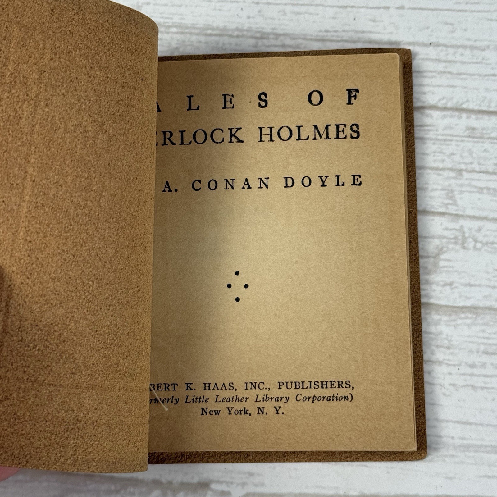2 Little Luxart Library Mini Books: Sherlock Holmes/A Child’s Garden Verse 1920