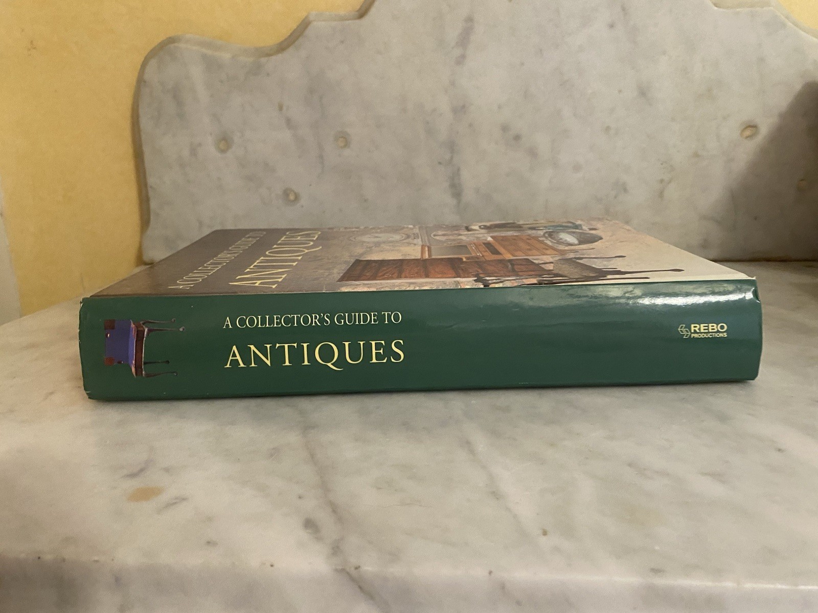 Collector&rsquo;s Guide to Antiques RARE Rebo Productions Hardback Book 600 pages
