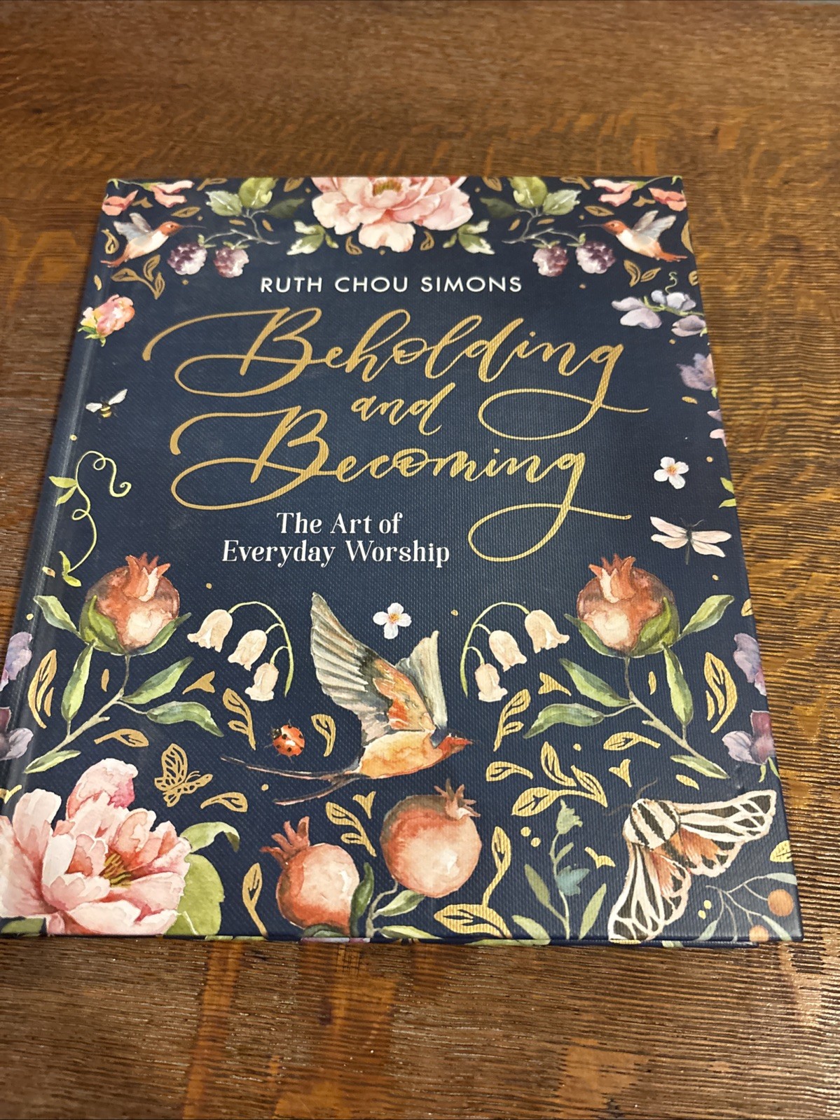 Beholding and Becoming : The Art of Everyday Worship by Ruth Chou Simons