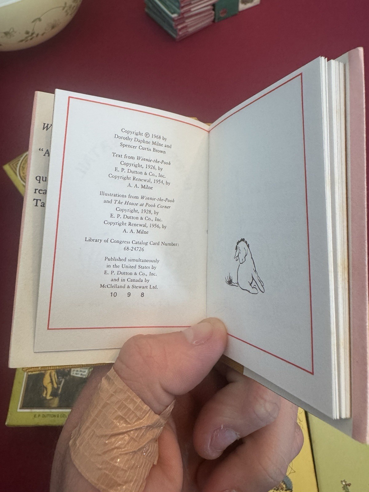 POOH&rsquo;S POT O&rsquo;HONEY 1968 Vintage Mini Book Set Boxed