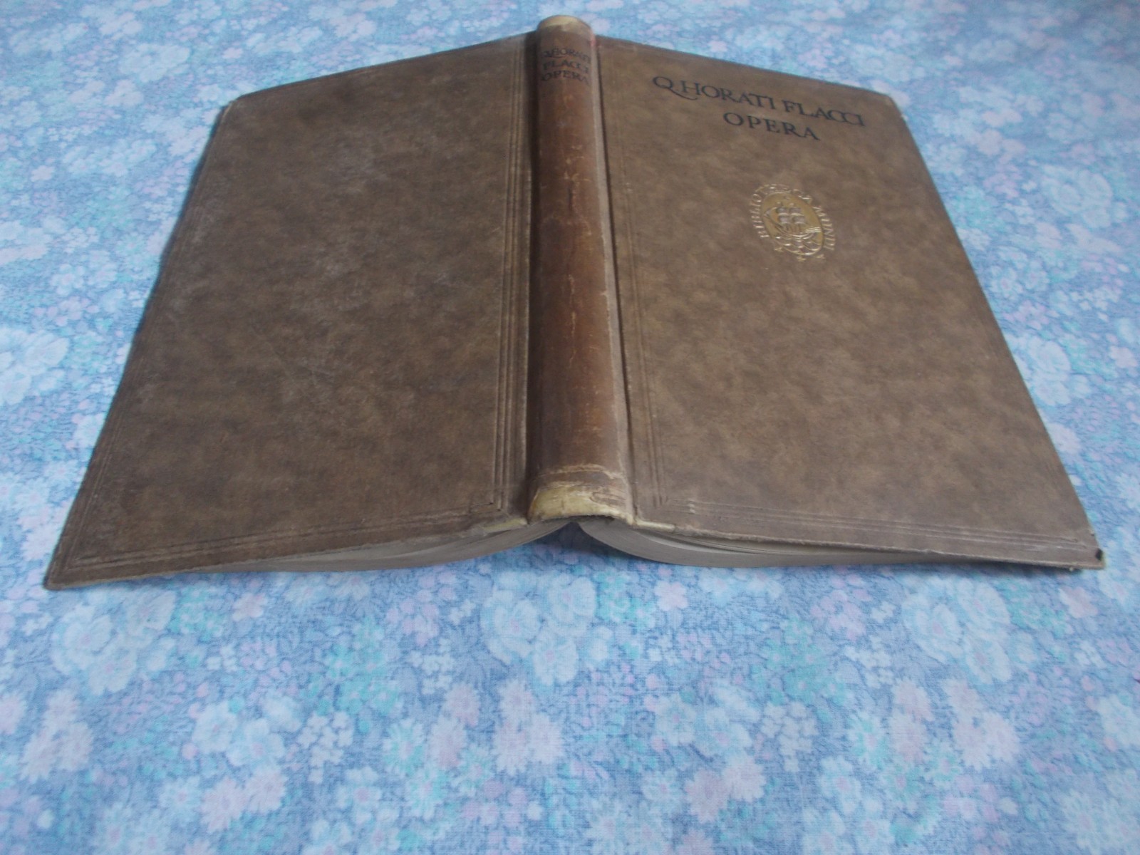 Q. Horati Flacci OPERA Carmina Carmen Saeculare Latin text 1921 hb 288 pages