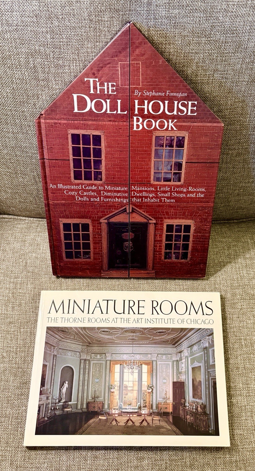 VTG Dollhouse Museum Miniatures Books Lot Of 2 Thorne Room & Illustrated Guide