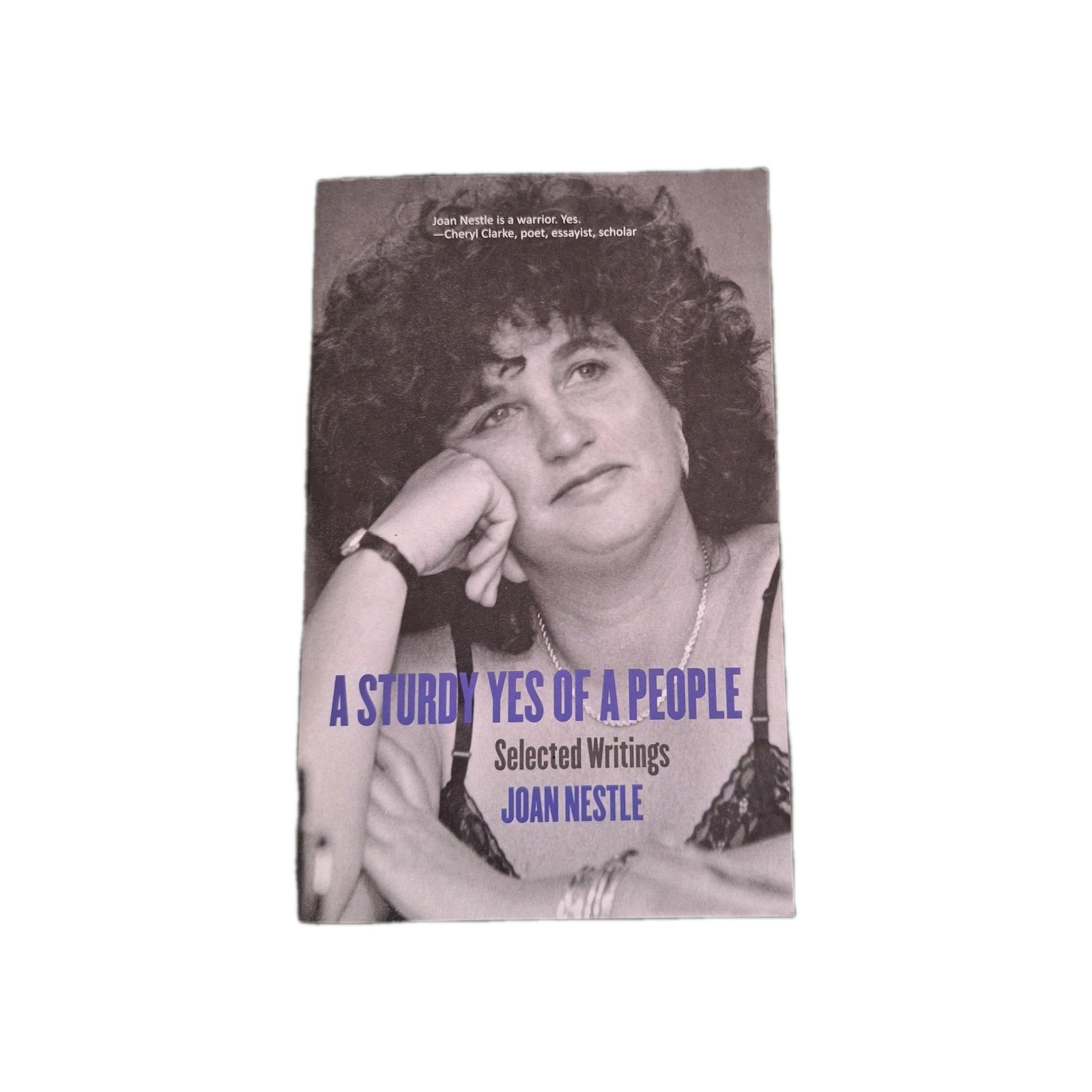 A Sturdy Yes of a People: Selected Writings (Sapphic Classic) – Nestle, Joan
