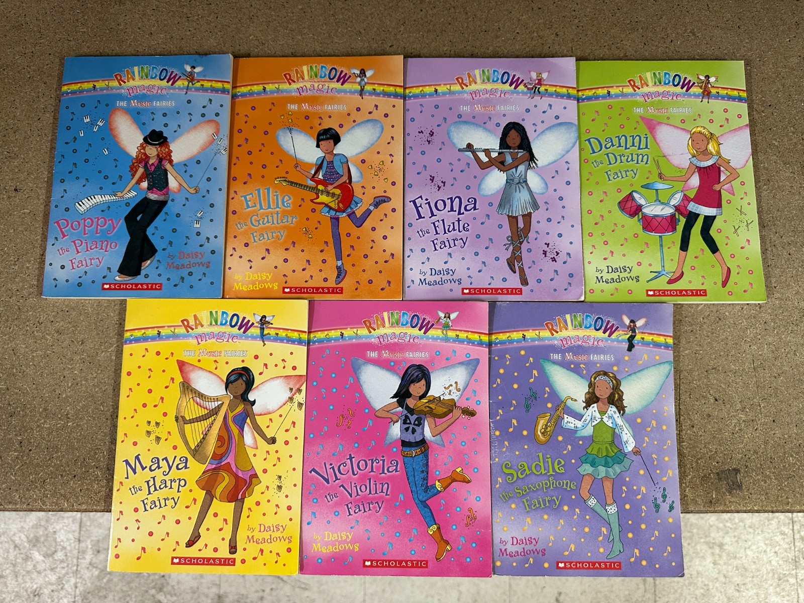 Daisy Meadows : Complete 1-7 Set Rainbow Magic Paperback Books – Good