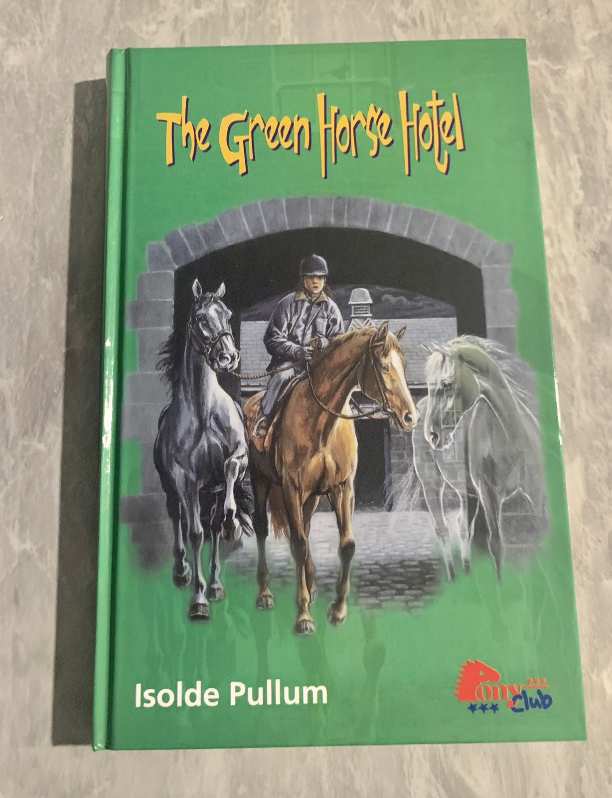*THE GREEN HORSE HOTEL* 149 Page Hardcover Pony Club by Isolde Pullum LIKE NEW
